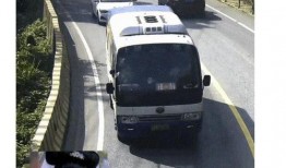 网友爆料军车事故视频,网友视频记录惊险瞬间